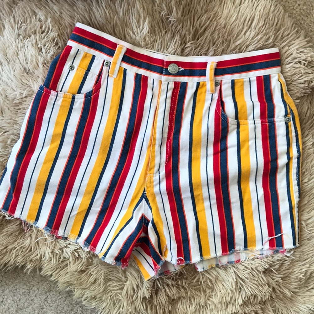 Vintage Lizwear multicolored high waisted shorts